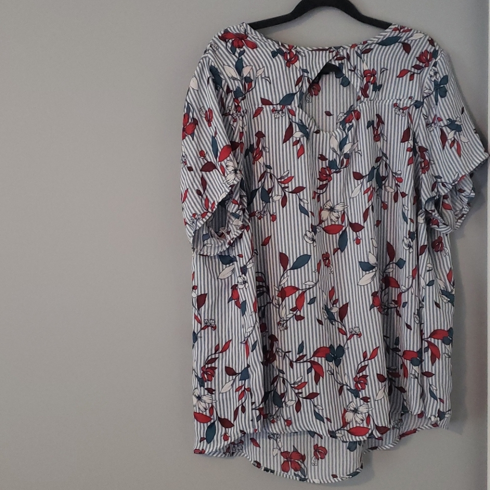 NWOT Torrid Keyhole Shirt